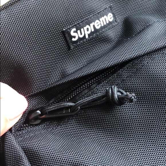 SOLD- Supreme bag - Picture 5 of 8